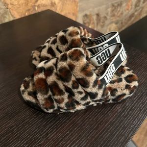 UGG FLUFF YEAH SHEARLING FLAT SANDAL. Size 5 Leopard print.